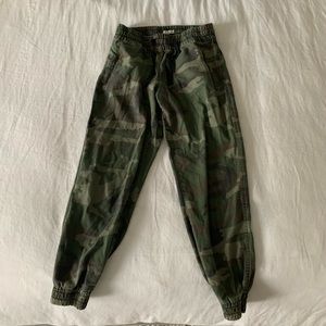 Camo tna pants. Elastic waist and ankles.